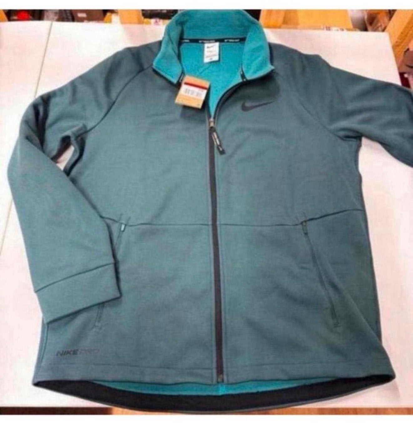 Veste d'entraînement Nike Pro Therma-fit L vert-bleu Nouveau, Vêtements | Hommes, Vêtements de sport, Enlèvement ou Envoi, Neuf
