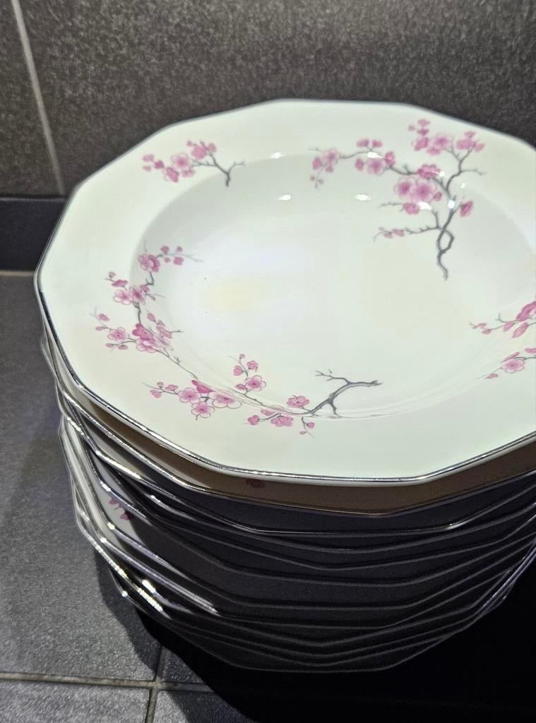 Assiettes porcelaine, Antiquités & Art, Enlèvement ou Envoi