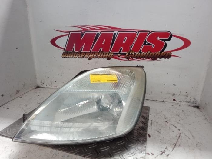 Phare gauche d'un Ford Fiesta, -, -, 3 mois de garantie, -