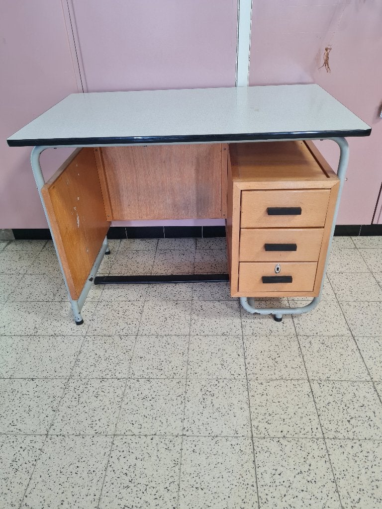 Industrieel vintage bureau / jaren'60–'70 /100x63 h75, Ophalen