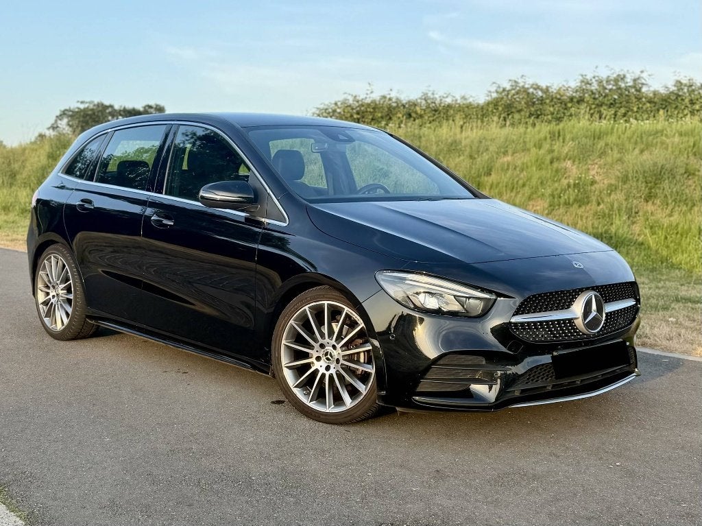 Mercedes B180 AMG 2020 136PK AMG pakket Garantie Automaat, Leder en Stof, Zwart, Bedrijf, 5 deurs