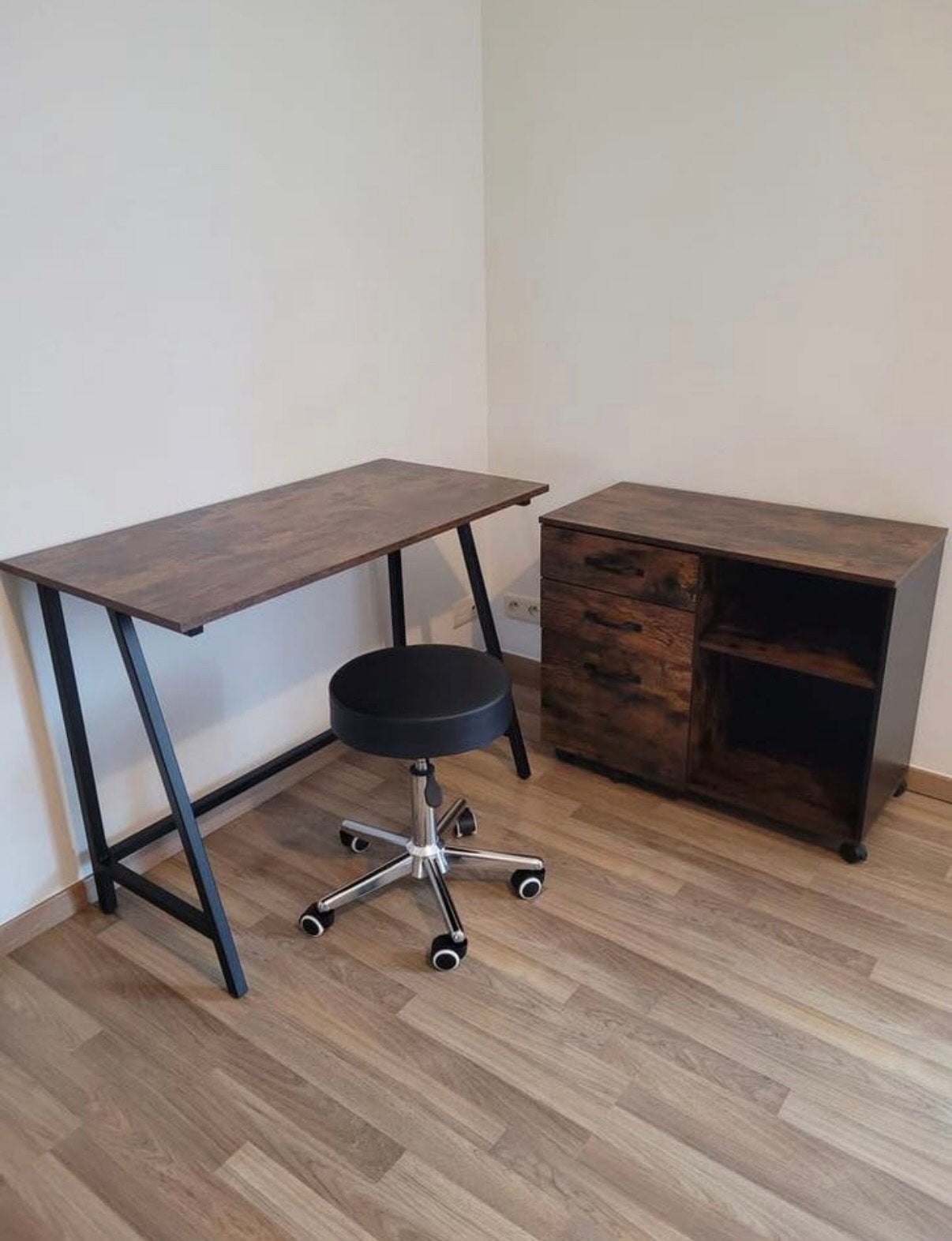 Bureau, commode et tabouret, Enlèvement, Espace de rangement, Comme neuf, Noir