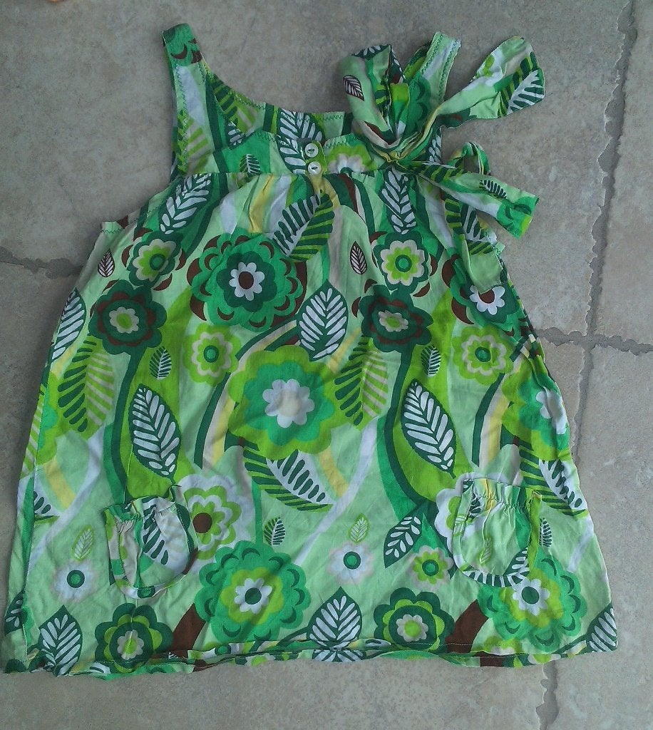Mooi groen bloesje mt 122, Kinderen en Baby's, Kinderkleding | Maat 122, Meisje, Overhemd of Blouse, Ophalen of Verzenden, Zo goed als nieuw