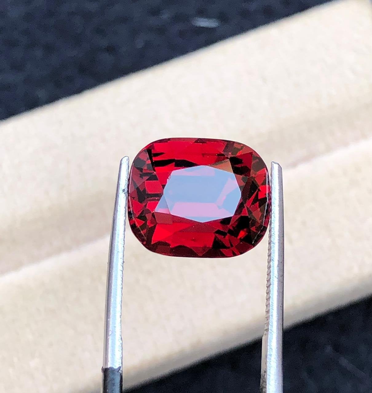 8.90 Carat Natural Rhodolite Garnet origin AfricA, Enlèvement, Neuf