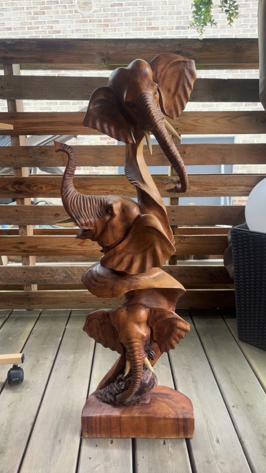 Groot handgesneden houten beeld met 3 olifanten, Antiek en Kunst, Ophalen, Houtsnijwerk, 1 meter - 2 meter, Hout