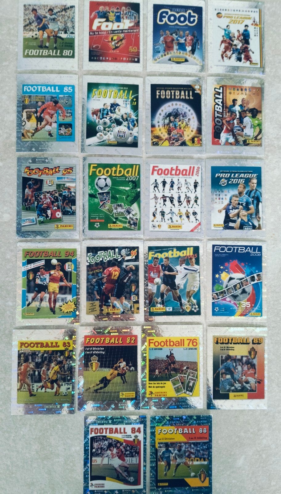22 Panini stickers pro league 2021-2022 Emblemen albums, Enlèvement ou Envoi