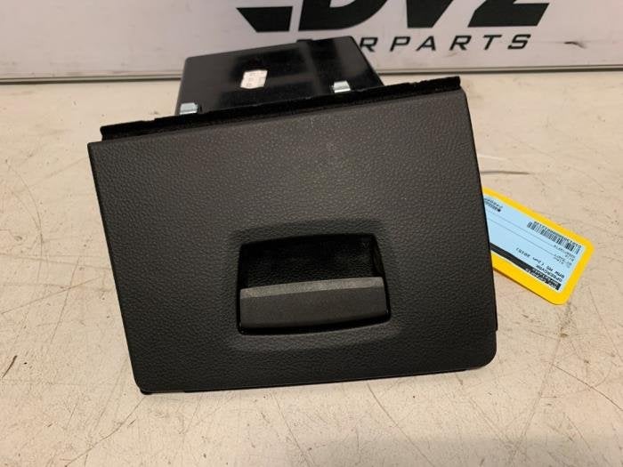 Opbergvak van een BMW M5, Auto-onderdelen, Interieur en Bekleding, Gebruikt, -, -, Ophalen of Verzenden