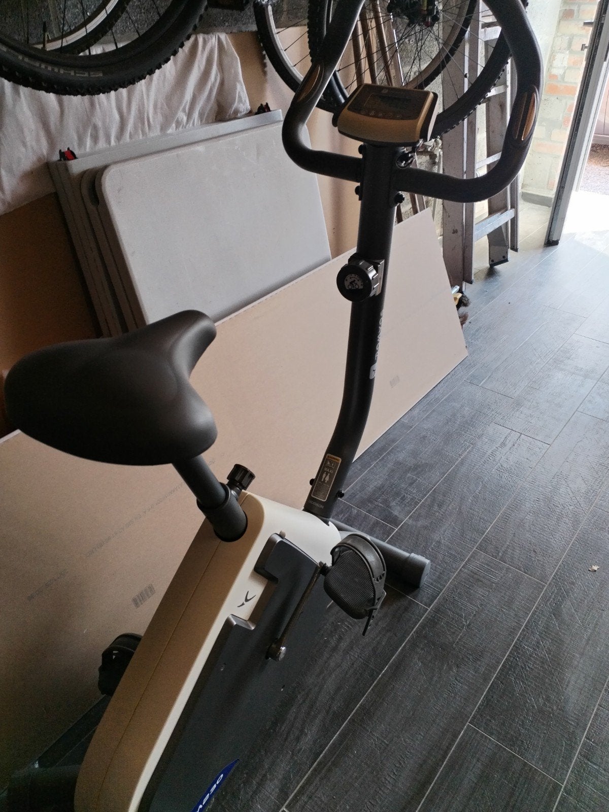 Vélo appartement, Enlèvement