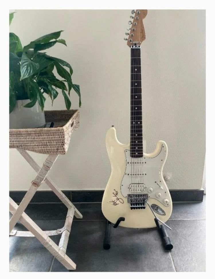 Fender mex Sambora signature signée., Musique & Instruments, Instruments à corde | Guitares | Électriques, Enlèvement, Utilisé