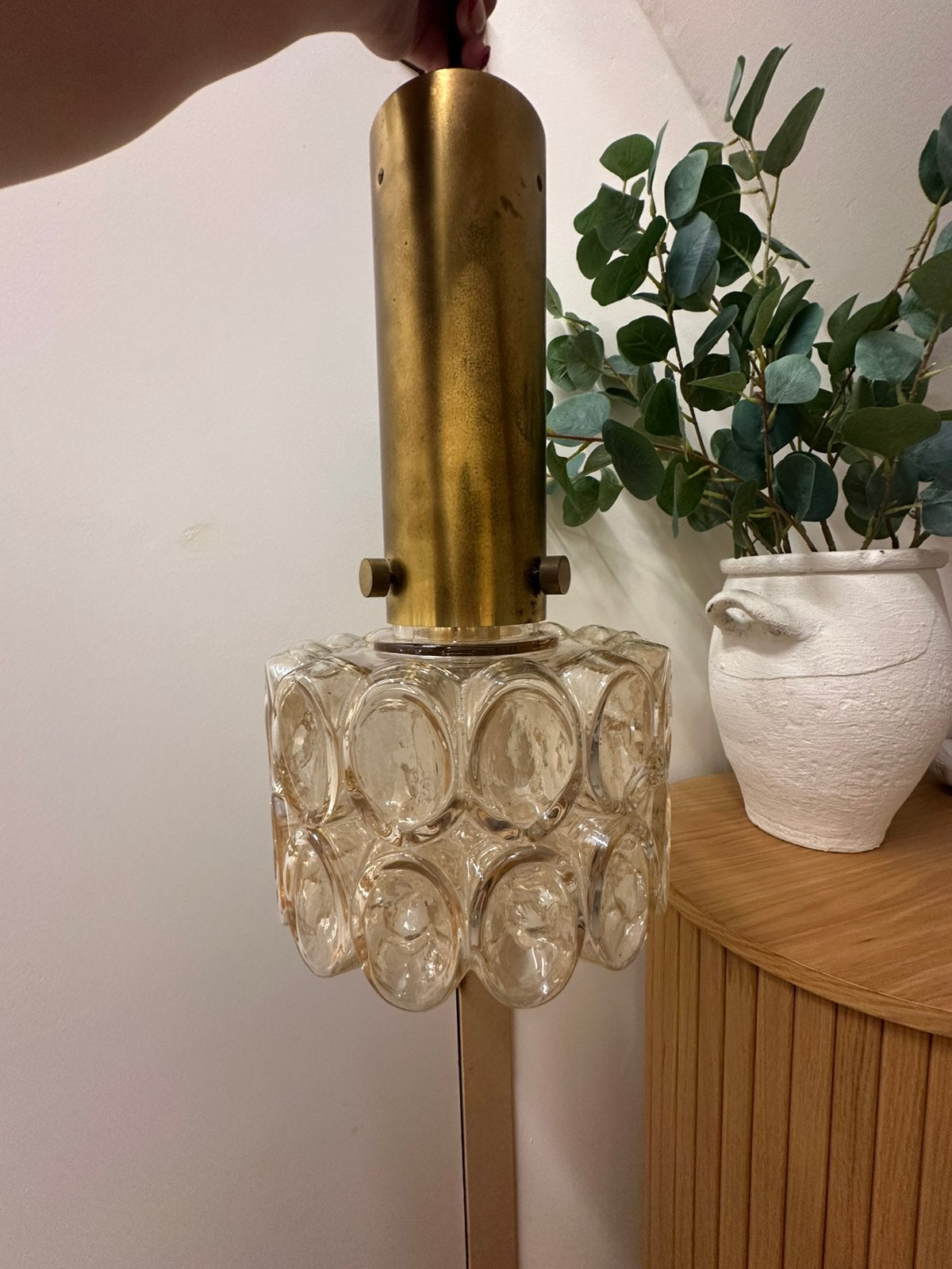 Vintage Space Age hanglamp – messing & bijzonder glas, Huis en Inrichting, Lampen | Wandlampen, Ophalen, Gebruikt, Glas