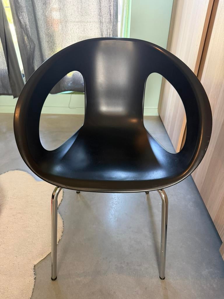 8 Eetkamerstoelen - Kuipjes, Ophalen, Kunststof, Zwart, Zo goed als nieuw
