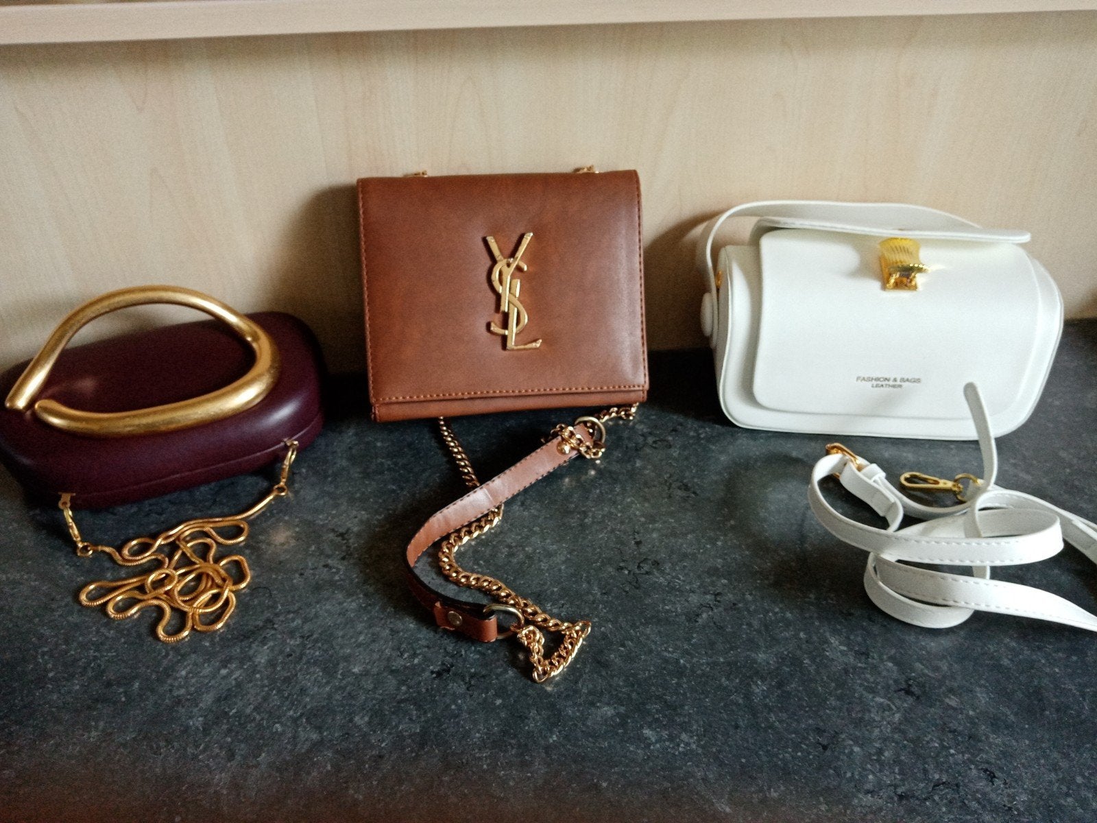 3 kleine handtassen, Ophalen