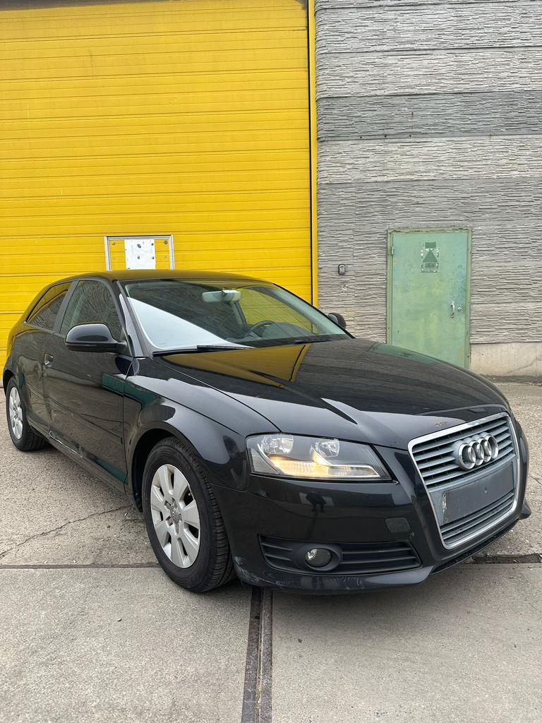 AUDI A3 8P 1.6 TDI EURO5, Autos, Euro 5, Boîte manuelle, Noir, Particulier