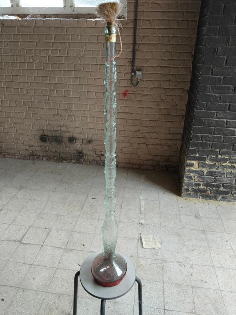 Lange alcoholfles vismotief, Antiek en Kunst, Ophalen