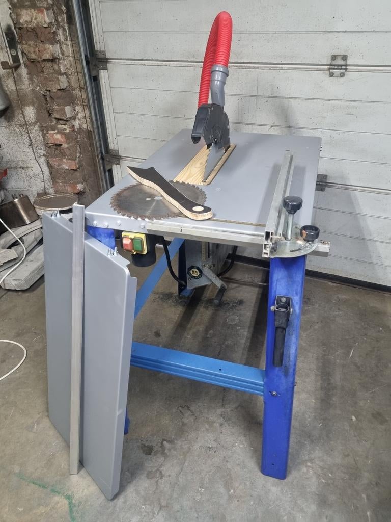 Scie circulaire sur table metabo, Scie circulaire