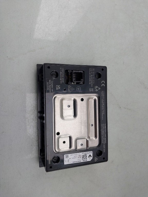 CHARGEUR DE TELEPHONE A INDUCTION (|283426179R|283422845R|), RENAULT, Utilisé, Dialog.deutschland@renault.de, Peter-Huppertz-Straße 5
51063  Köln, DE