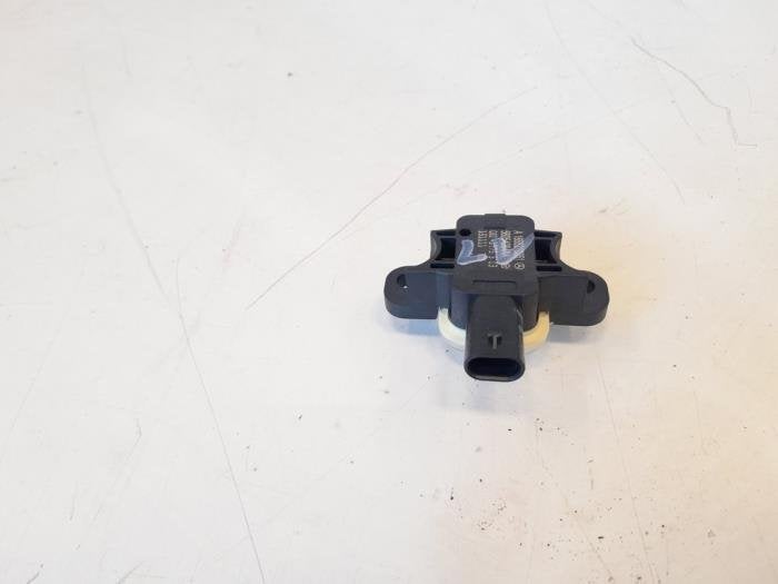 Airbag Sensor van een Mercedes CLA, Gebruikt, -, Ophalen of Verzenden, -