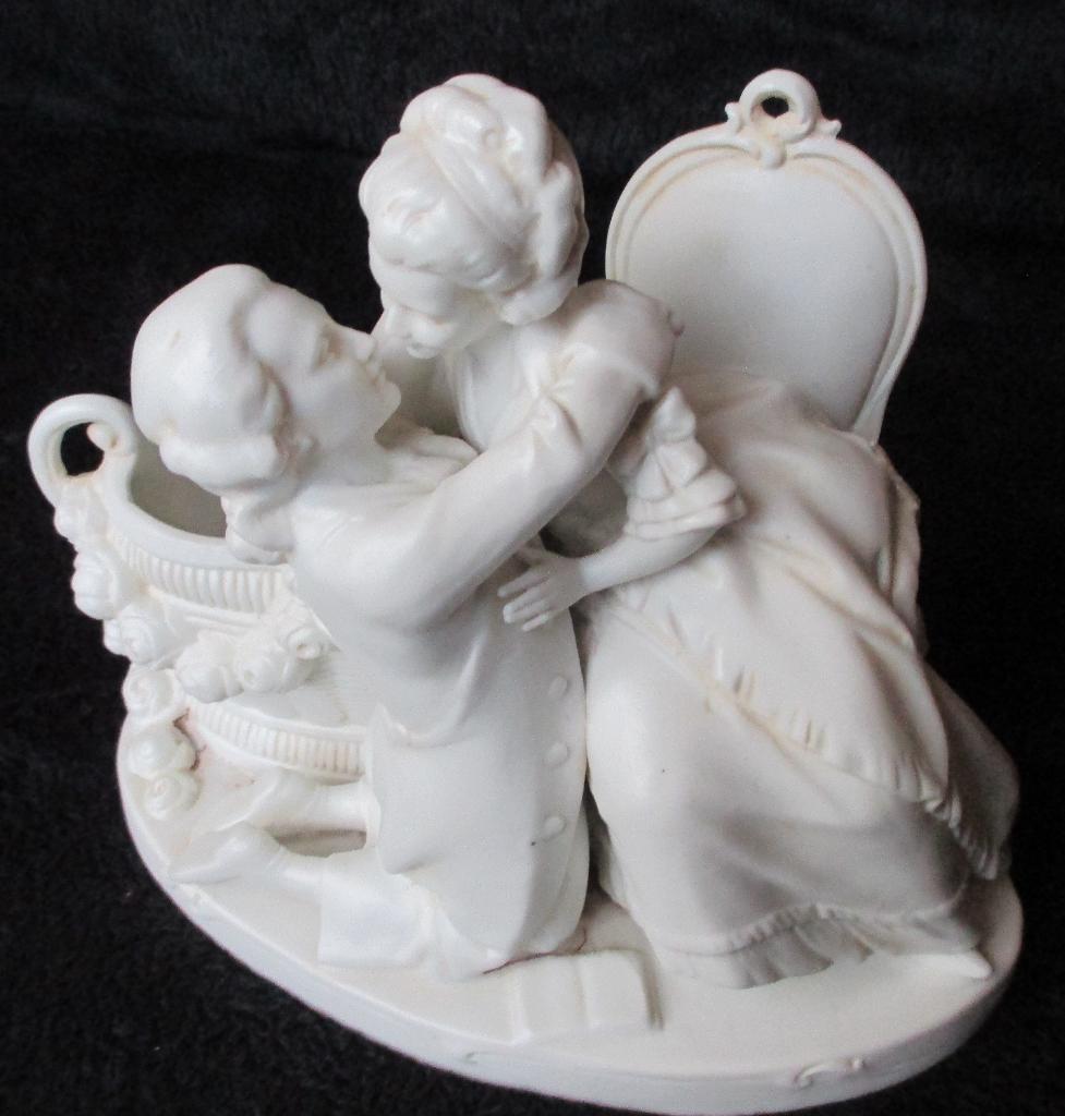 Beeld in Biscuit , verliefd koppel, jaren 50-60, Enlèvement ou Envoi