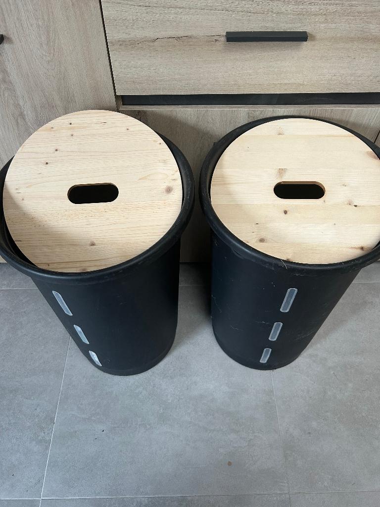 2 bac à pellets / poubelles, 30 à 40 litres, Enlèvement, Utilisé