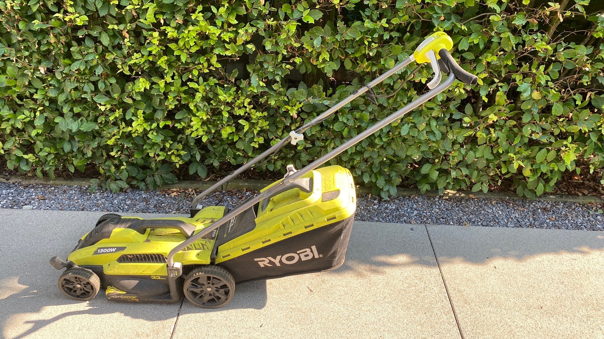 Ryobi 1300w, Tuin en Terras, Grasmaaiers, Ophalen, Cirkelmaaier, Gebruikt, Elektrische grasmaaier