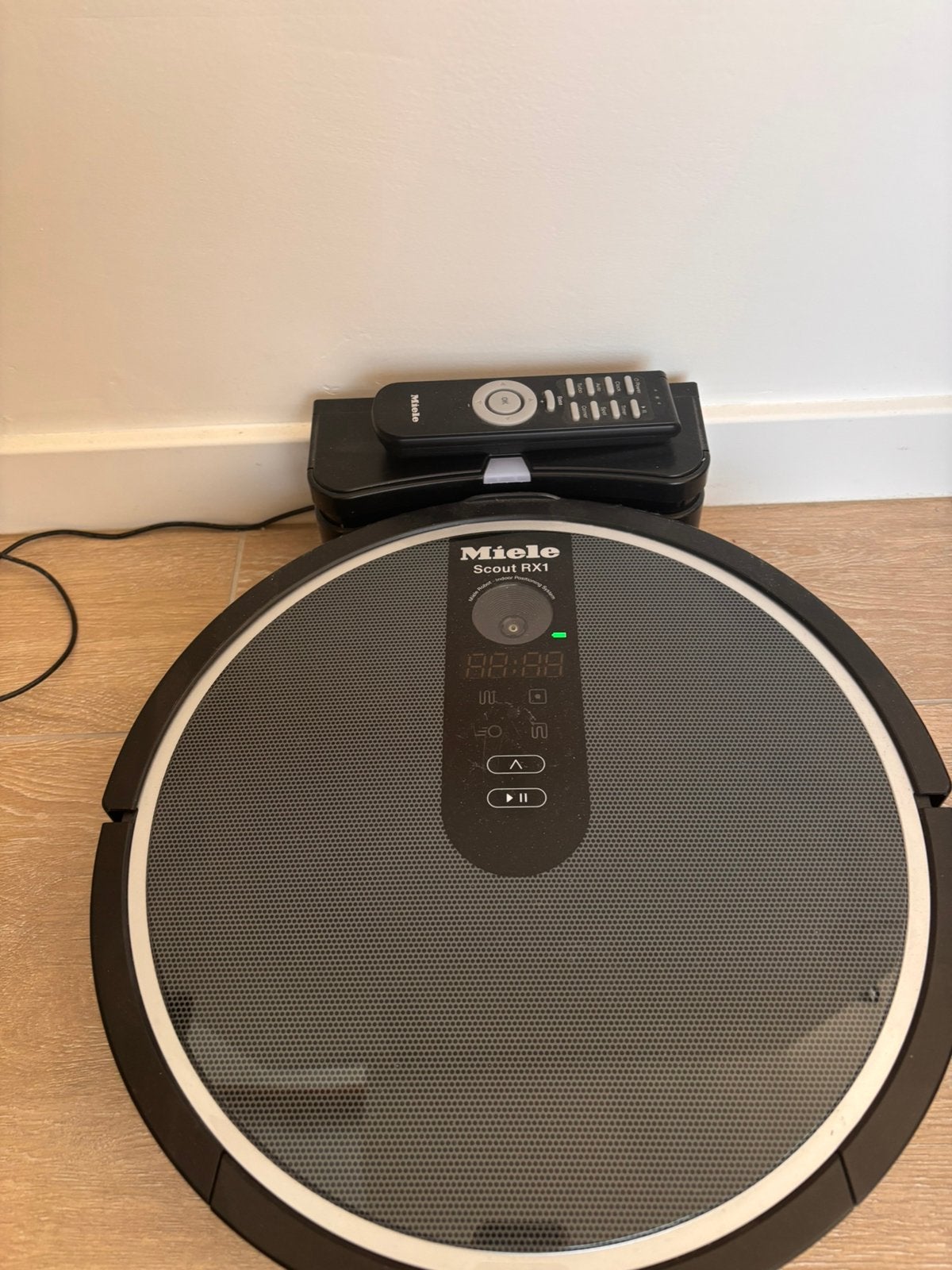 Miele robotstofzuiger Scout RX1, Ophalen of Verzenden, Zo goed als nieuw, Robotstofzuiger, Miele
