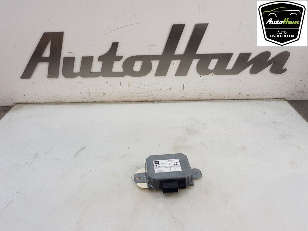 SPANNINGSREGELAAR Opel Corsa D (|13384291|13306647|), Auto-onderdelen, Elektronica en Kabels, Opel, Gebruikt