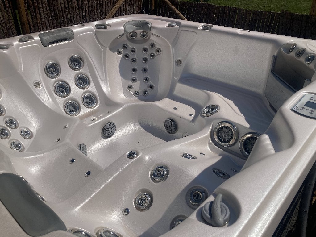 Jacuzzi  4 personen, Jardin & Terrasse, Enlèvement, Utilisé, Couverture, Fixé