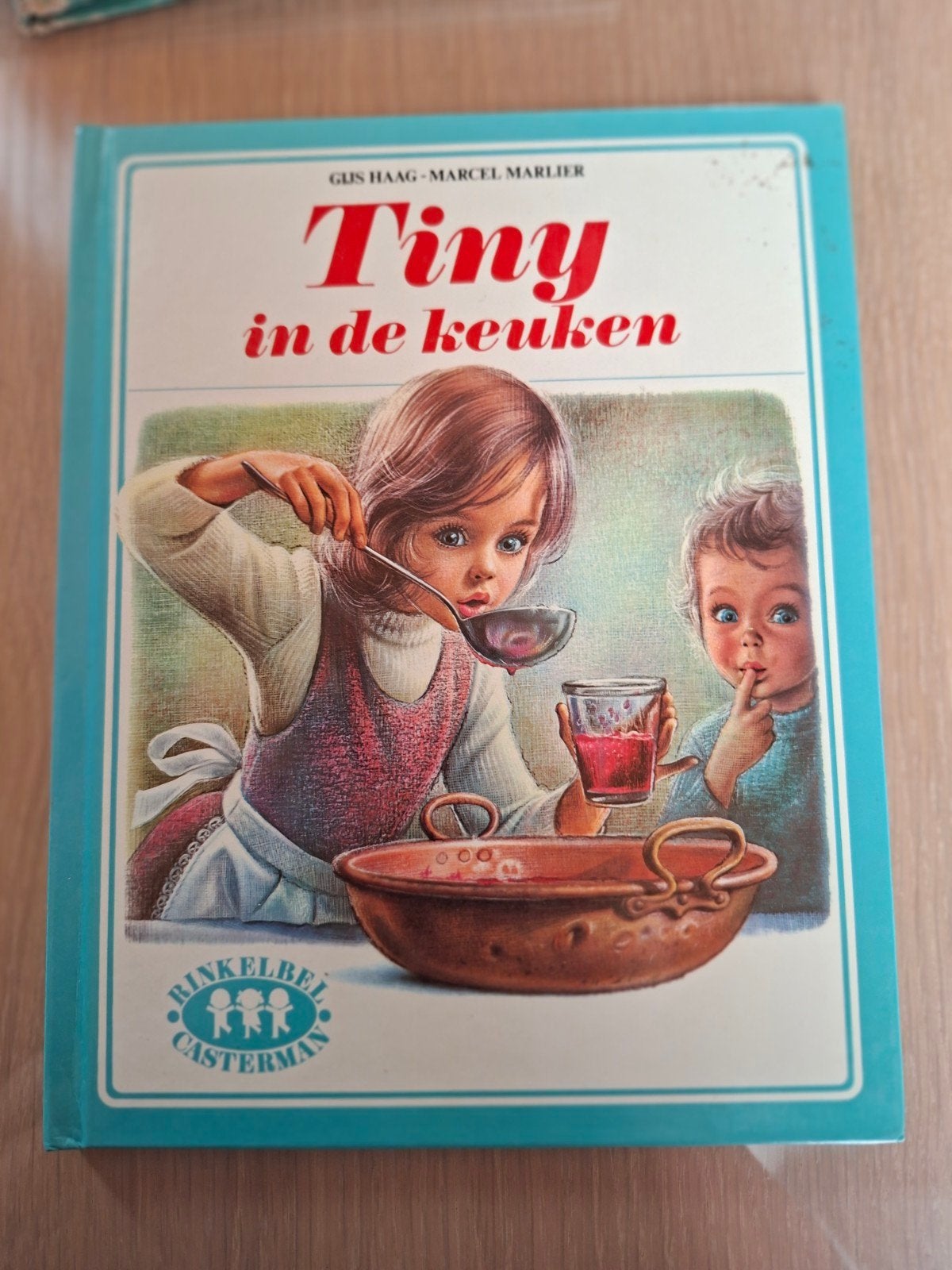 tiny inde keuken, Ophalen