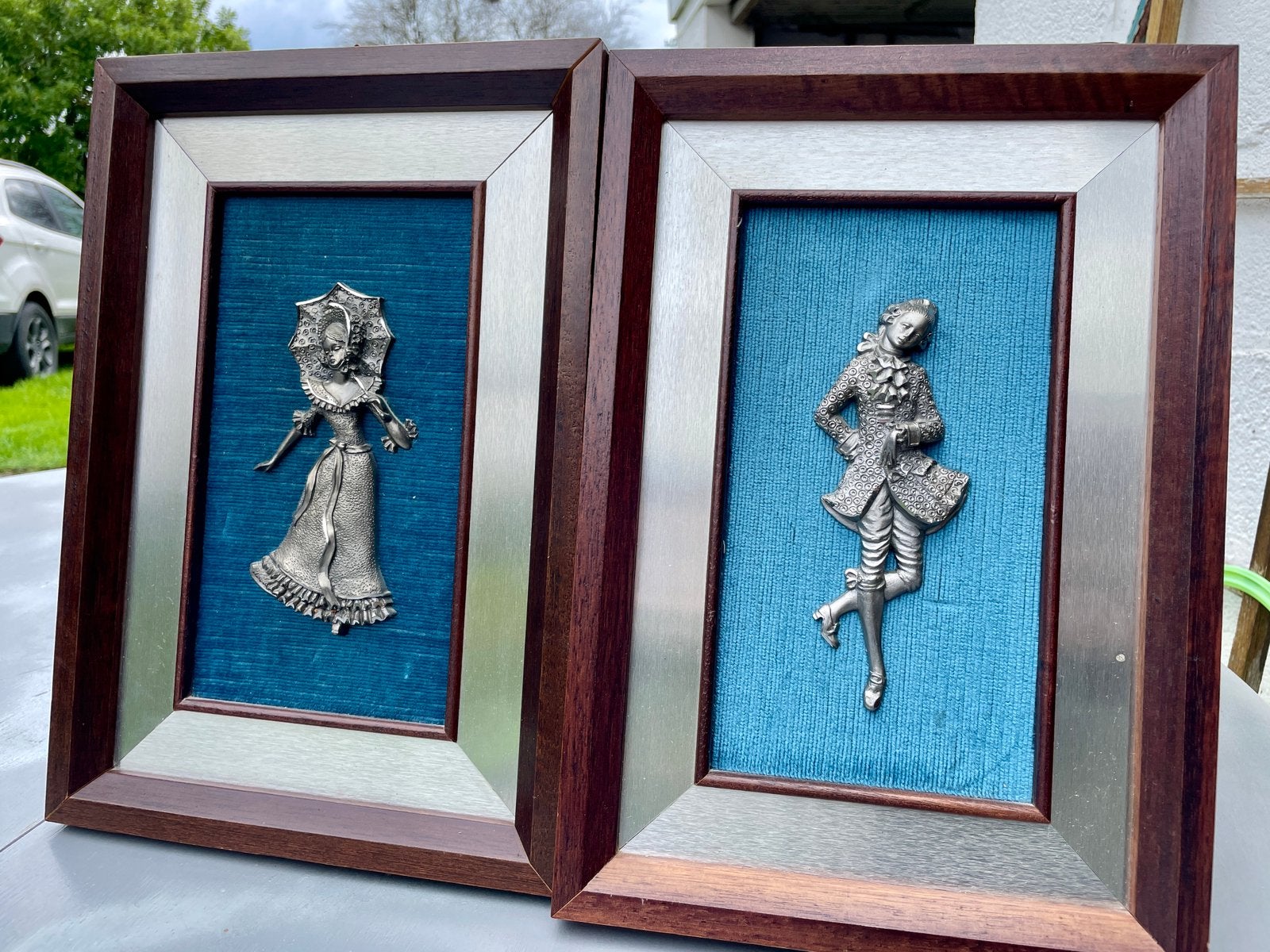 Tableaux vintage en étain sur velours bleu - style XVIIIᵉ, Enlèvement