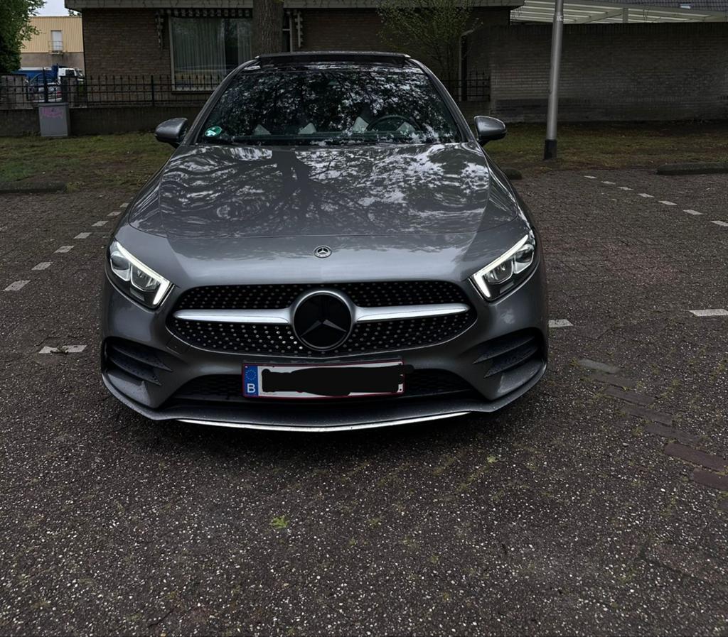 Mercedes-Benz  A200 AMG PAK, Auto's, Mercedes-Benz, Particulier, Trekhaak, Benzine, Automaat, Grijs, Dealer onderhouden, Onderhoudsboekje