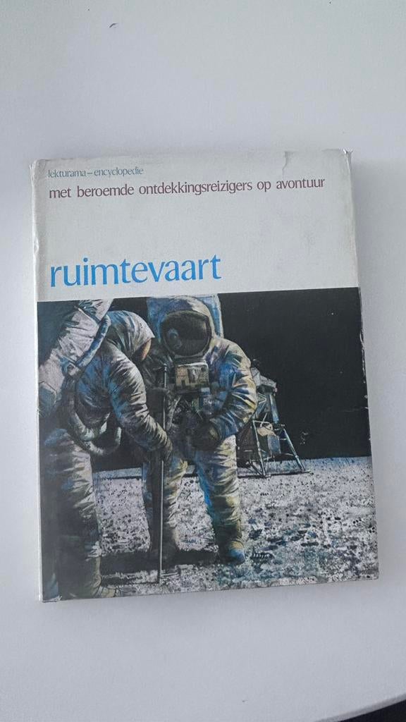 Ruimtevaart, Boeken, Encyclopedieën, Ophalen, Zo goed als nieuw