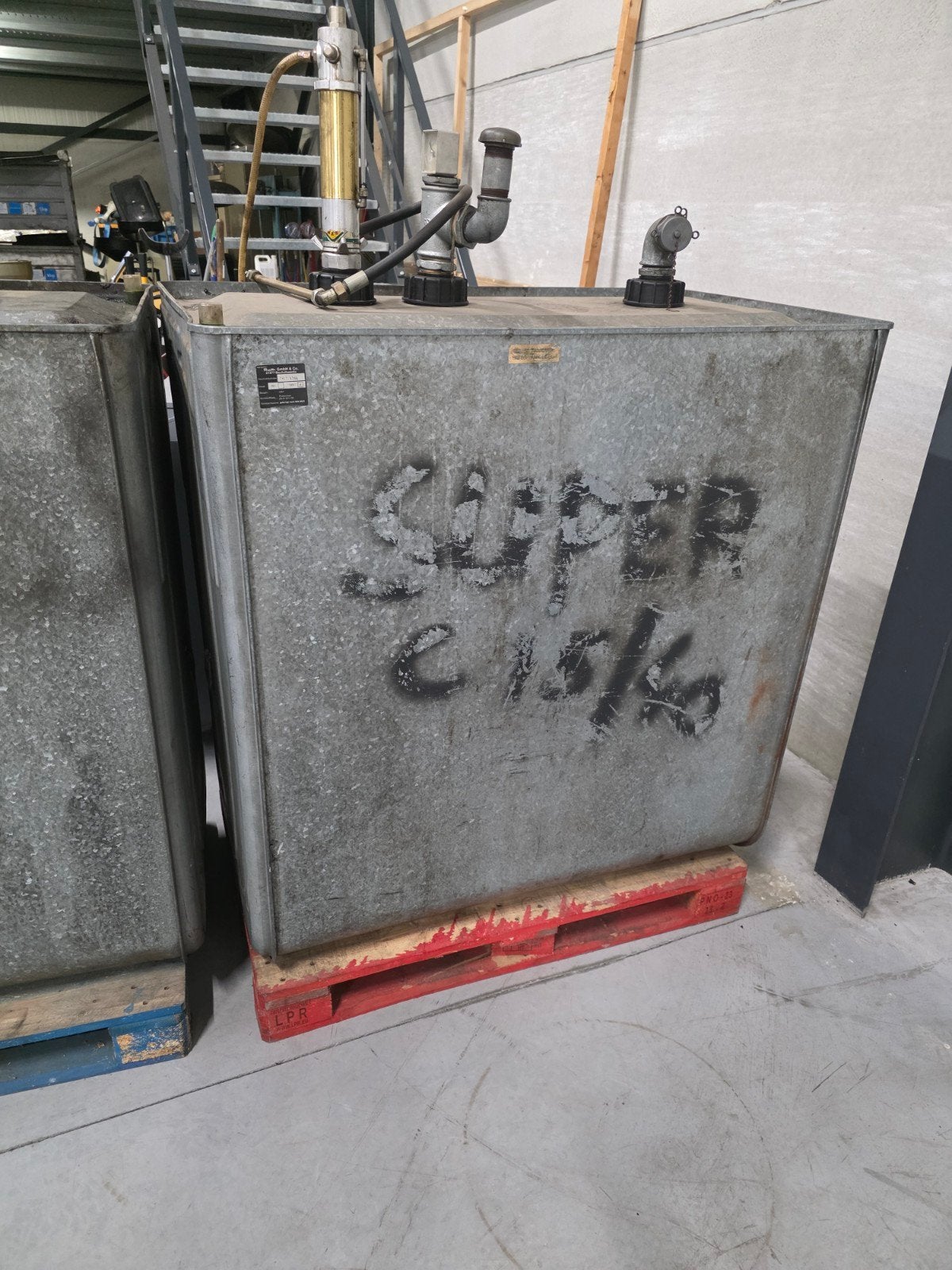 Olietank 1000L dubbelwandig, Ophalen