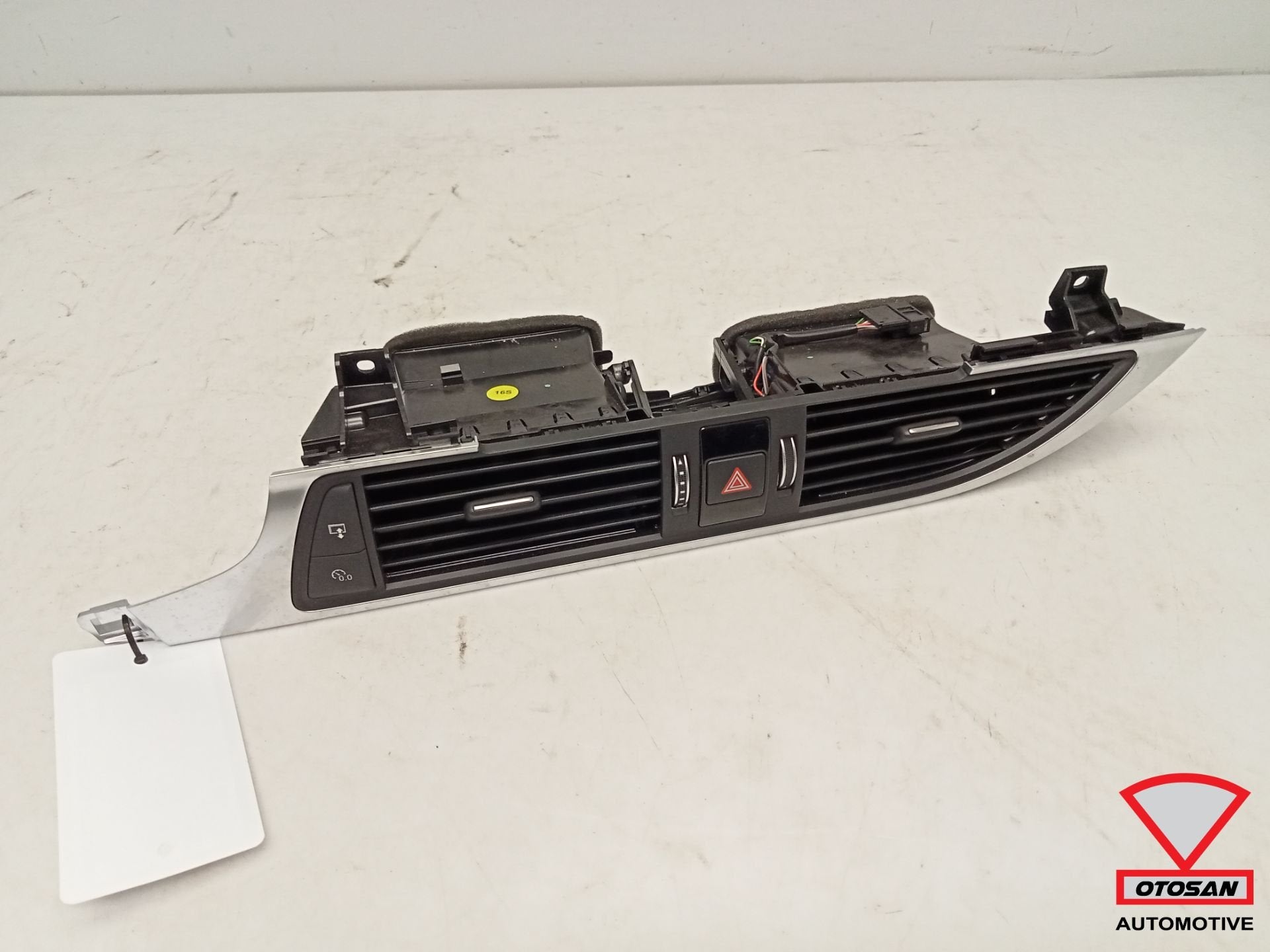 Grille d'a ration centrale pour tableau de bord Audi A6 A7 4, AUDI AG, Auto-Union-Strasse 1
85045  Ingolstadt, DE, Audi, Utilisé