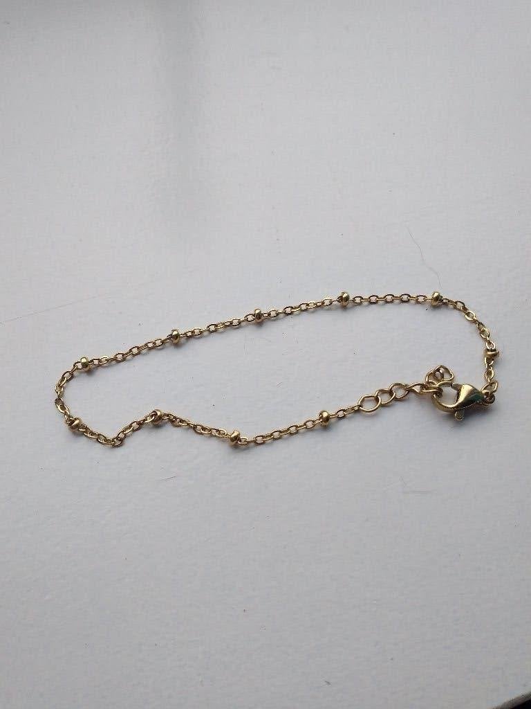 Bracelet en métal doré fin avec petites perles, Bijoux, Sacs & Beauté, Bracelets, Enlèvement ou Envoi, Neuf, Or, Or