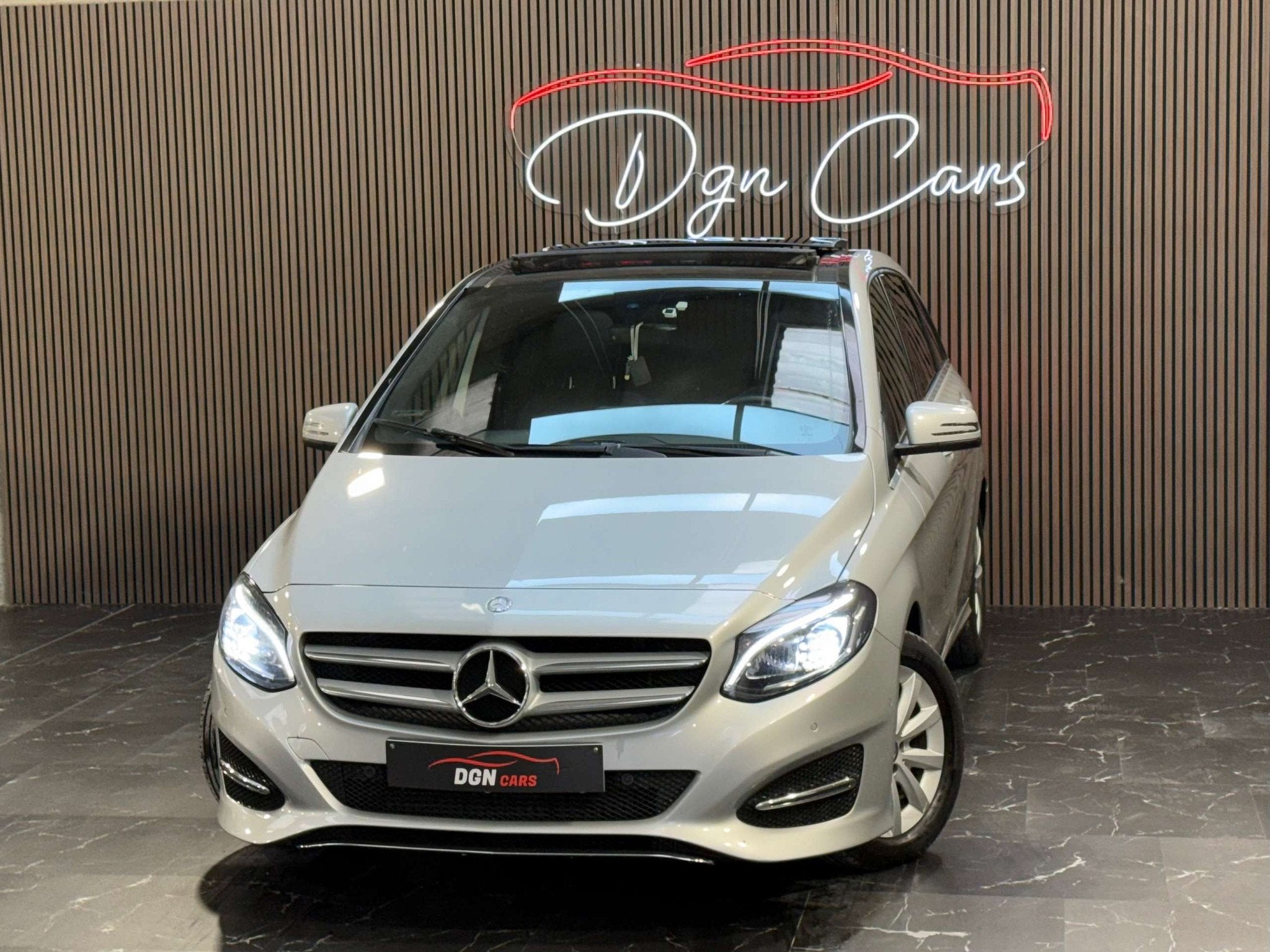 Mercedes-Benz B-Klasse 180 B 180 d * LED + TOIT + CAMÉRA *, Autos, Argent ou Gris, Achat, Euro 6, Entreprise
