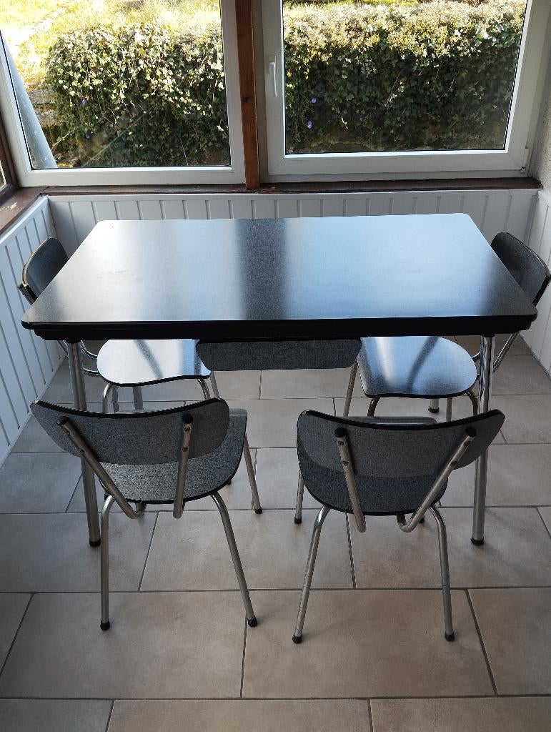 Table VINTAGE avec chaises, Ophalen