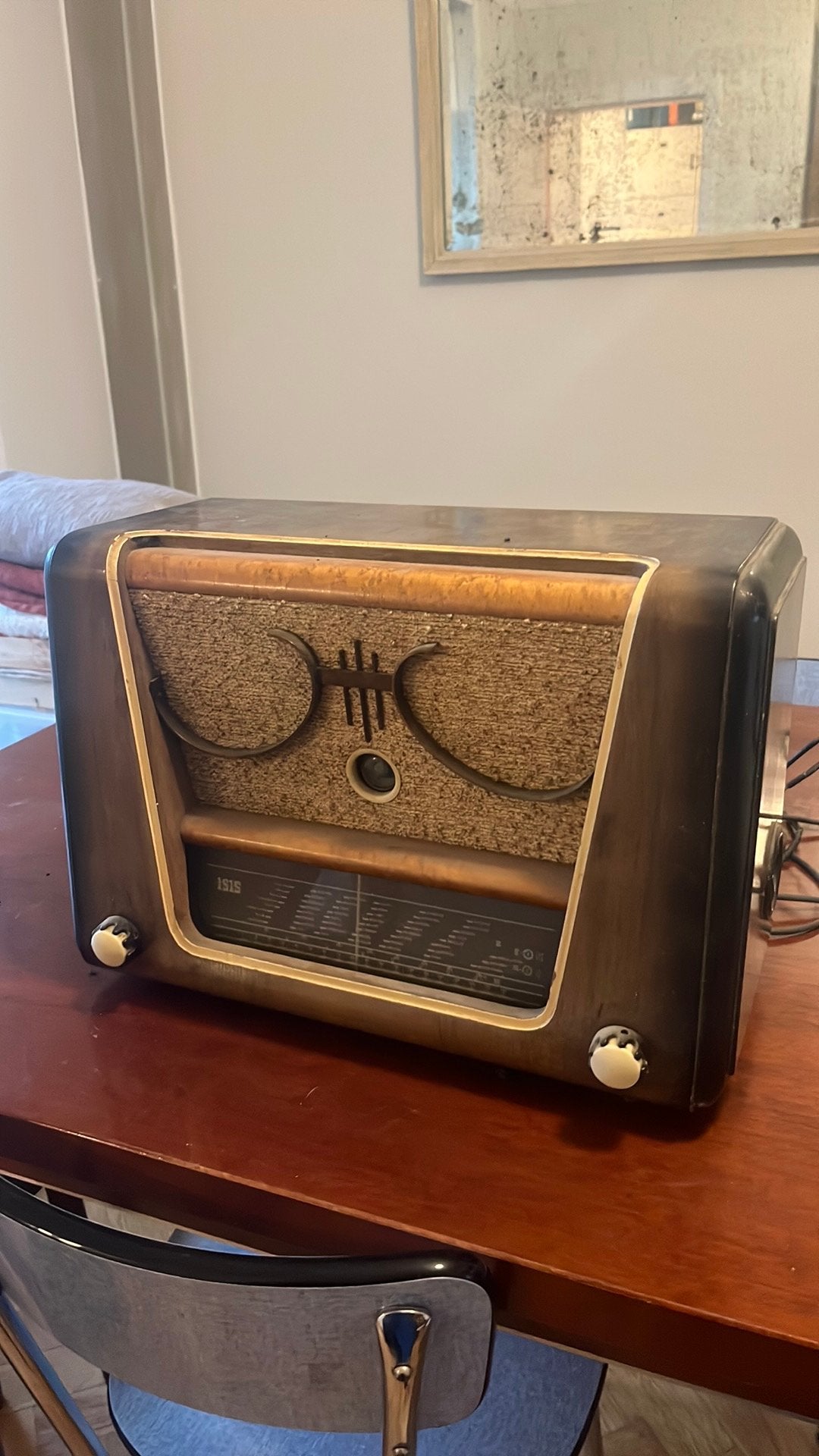 Antieke Buizenradio Isis 495A – Vintage Belgische Radio ‘51, Ophalen