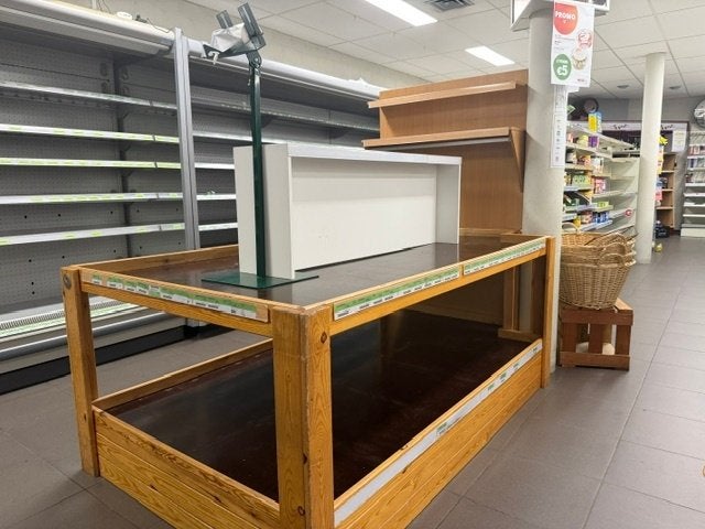 ameublement de magasin, Enlèvement