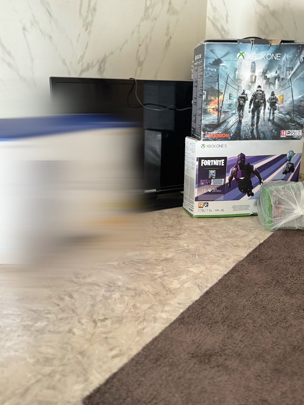2xbox’s + tv, Avec 1 manette, Xbox One S, Comme neuf, Enlèvement