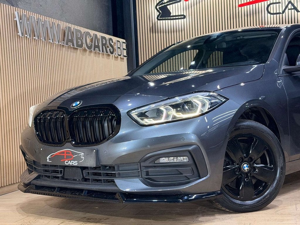 BMW 1 Serie 118 i * GARANTIE 12 MOIS * LOOK M SPORT * 1ER PR, Auto's, BMW, 100 kW, Gebruikt, 136 pk, https://public.car-pass.be/vhr/274bb6fe-0475-4946-9e9c-17b337a612b1