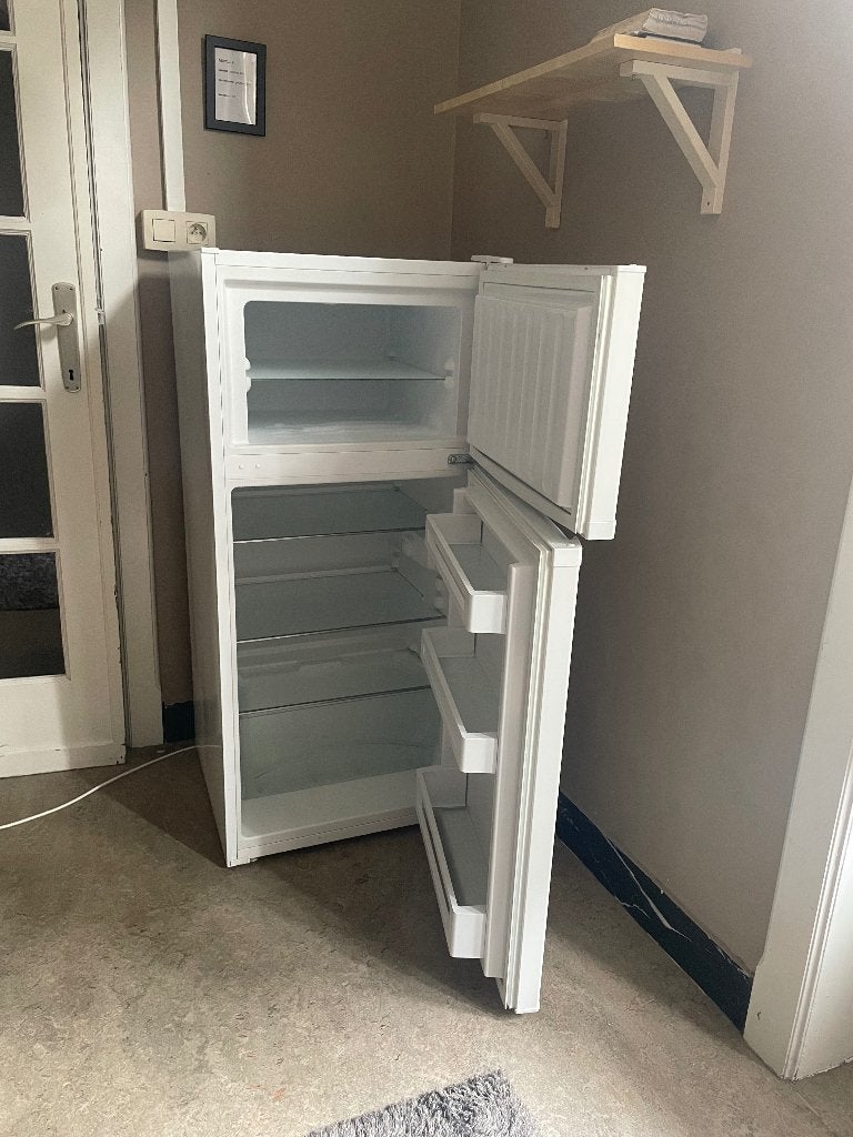 Koelkast, Elektronische apparatuur, Gebruikt, 100 tot 150 liter, Energieklasse A of zuiniger, 45 tot 60 cm