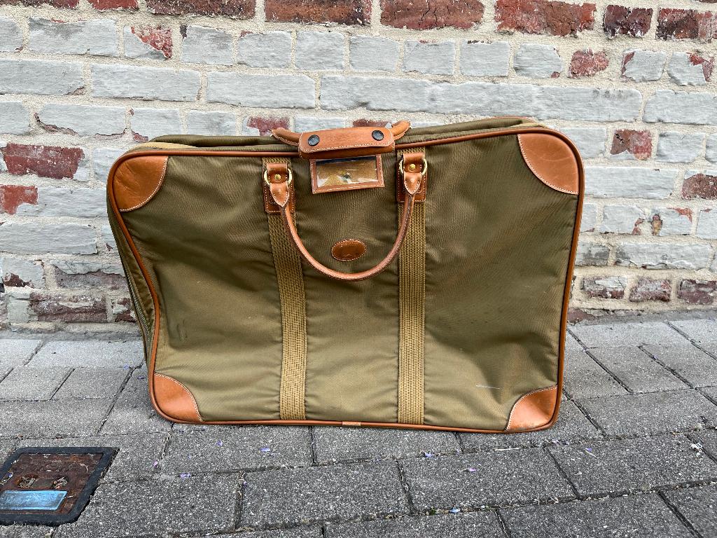 reiskoffer Longchamp, Ophalen