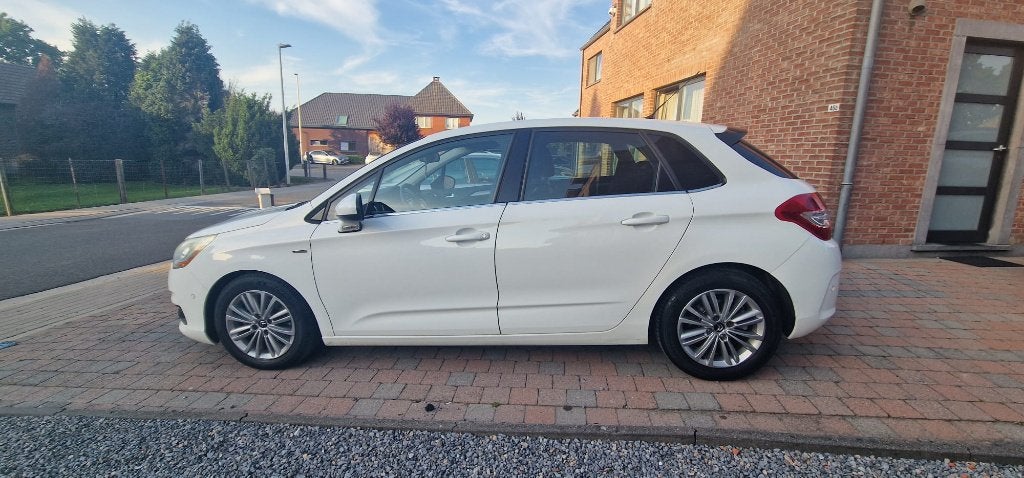 2011 Citroën c4 automaat auto is gekeurd voor verkoop., Auto's, Citroën, Particulier, C4, Airconditioning, Bluetooth, Bochtverlichting