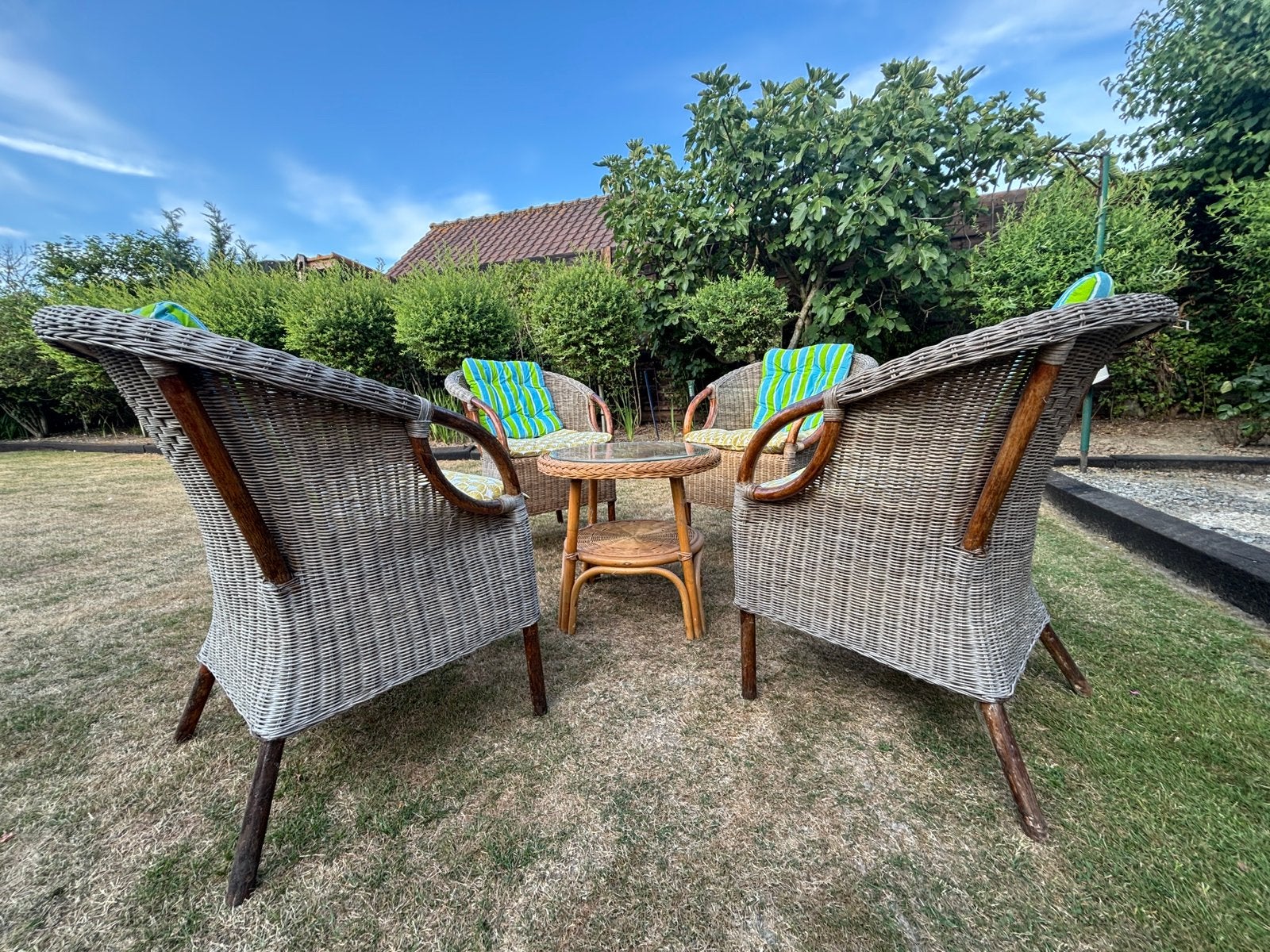 Rotan set 4 stoelen + bijzettafeltje, Ophalen, Zo goed als nieuw, Rotan