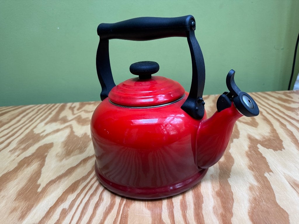 Le Creuset fluitketel, Ophalen of Verzenden, Zo goed als nieuw, Oranje, Le Creuset