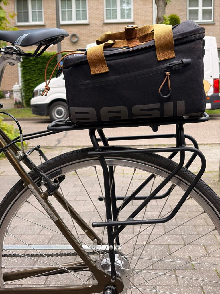 Basil Miles bagagedragertas, Fietsen en Brommers, Fietsaccessoires | Fietsmanden, Ophalen, Zo goed als nieuw