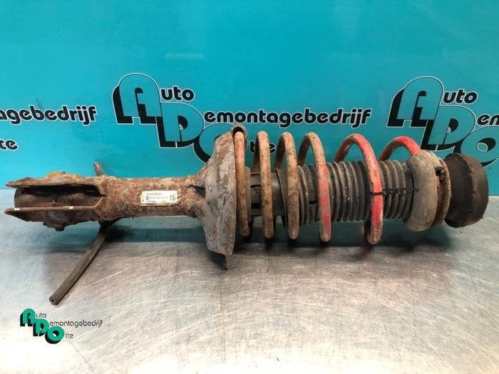 Schokdemperpoot rechts-voor van een Volkswagen Golf (Golf 91, Gebruikt, -, Volkswagen, -