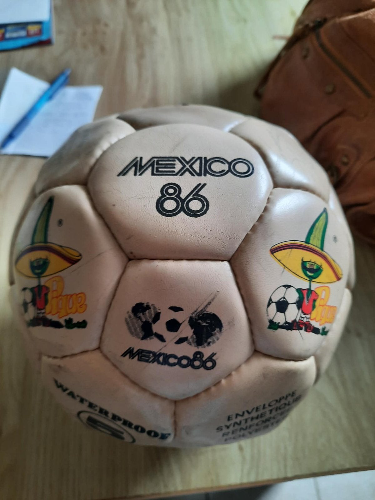 Ballon de foot pour collectionneur au plus offrant, Enlèvement, Comme neuf, Ballon