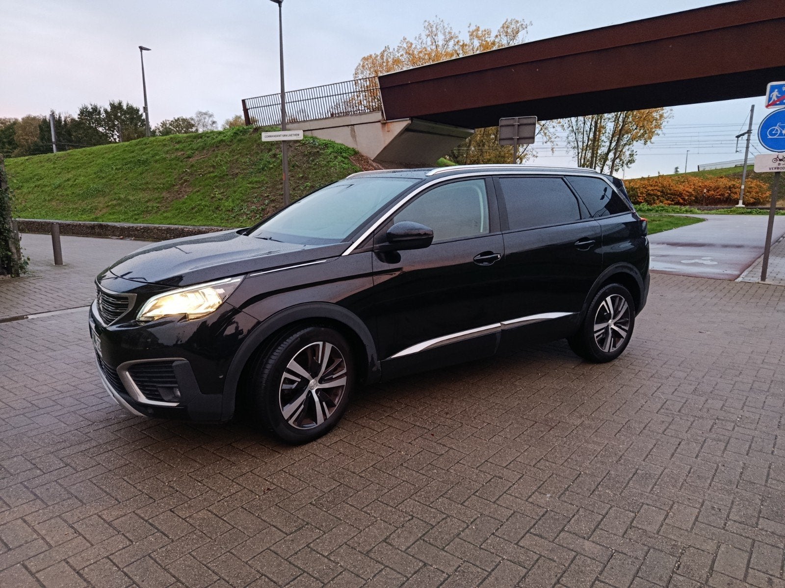 Peugeot 5008 Automaat 2020, Auto's, Dealer onderhouden, Euro 6, 1199 cc, Leder en Stof
