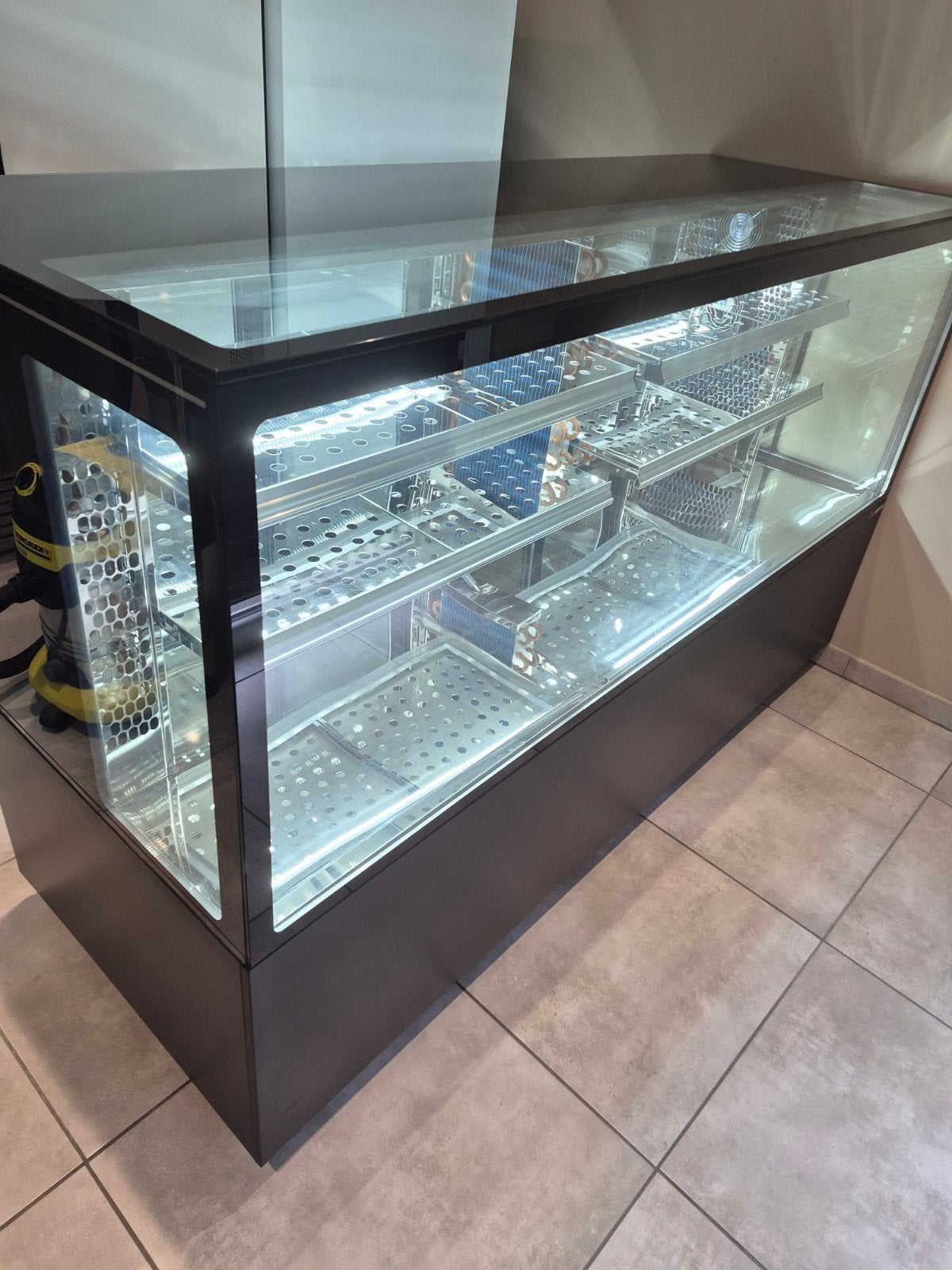 Comptoir frigo moderne sur roulettes., Enlèvement